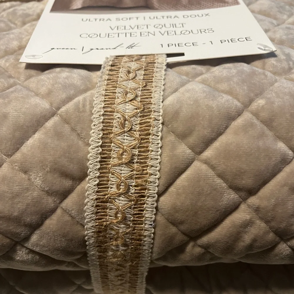 Velvet Quilt Cream Almond King Opulent Home Comfort 102